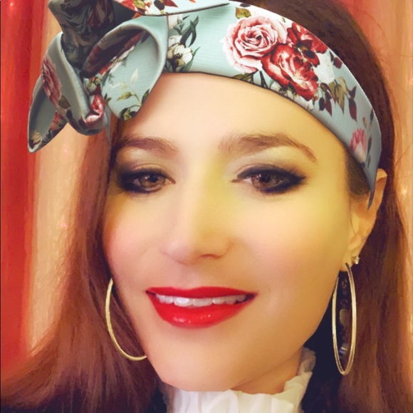 Meet your Posher, Emily - Picture 4 of 8